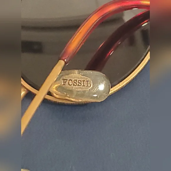 Fossil Vintage 1996 Brushed Gold Sunglasses - Picture 4 of 11